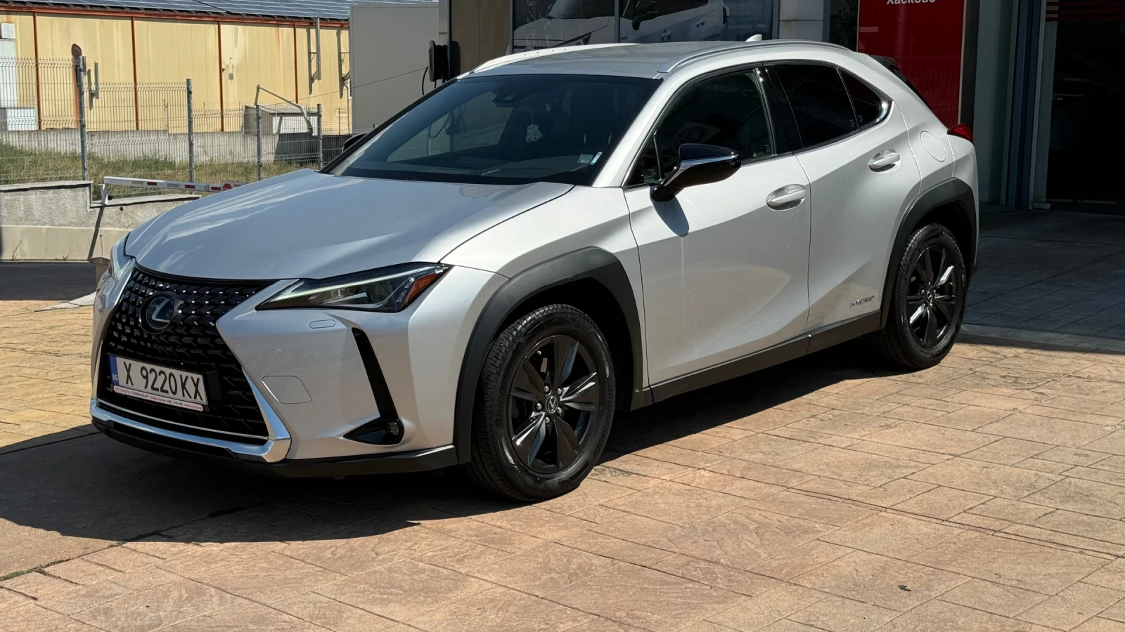 Lexus UX 250h  - изображение 2