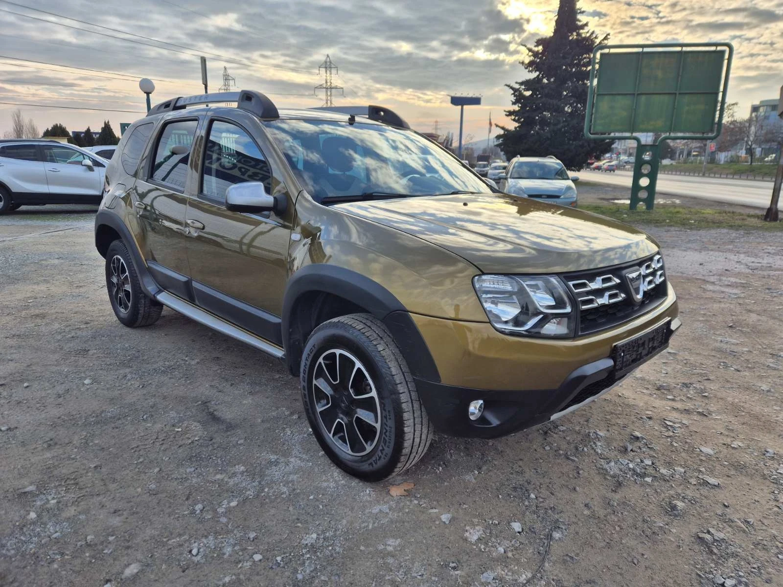 Dacia Duster 1.2i 99000км!!! - изображение 7