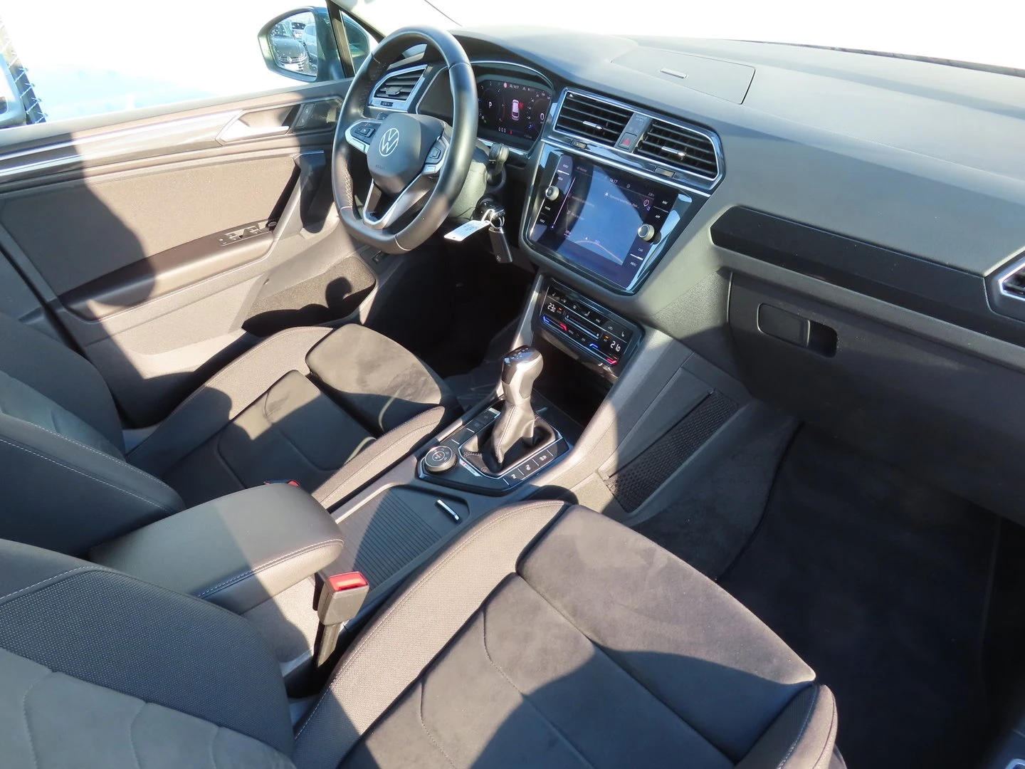 VW Tiguan Elegance 2.0 TDI SCR 4MOTION DSG - изображение 6