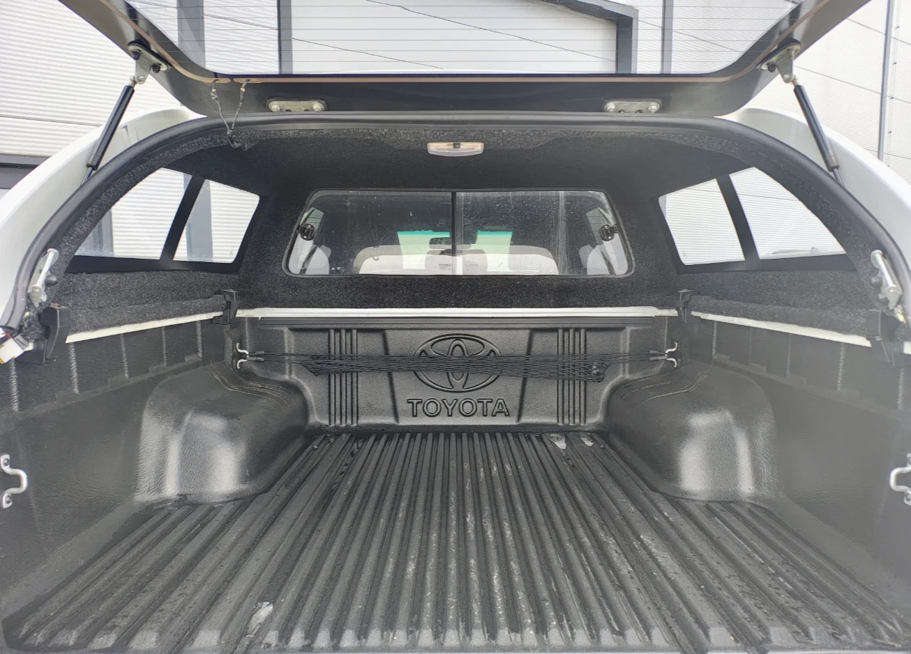 Toyota Hilux 2.8D 4x4 Double Cab Invincible/360/Отопление, снимка 11 - Автомобили и джипове - 53928639