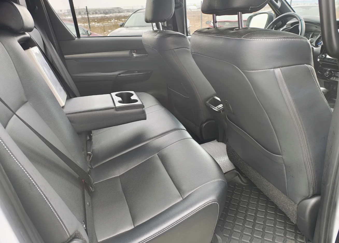 Toyota Hilux 2.8D 4x4 Double Cab Invincible/360/Отопление, снимка 6 - Автомобили и джипове - 53928639