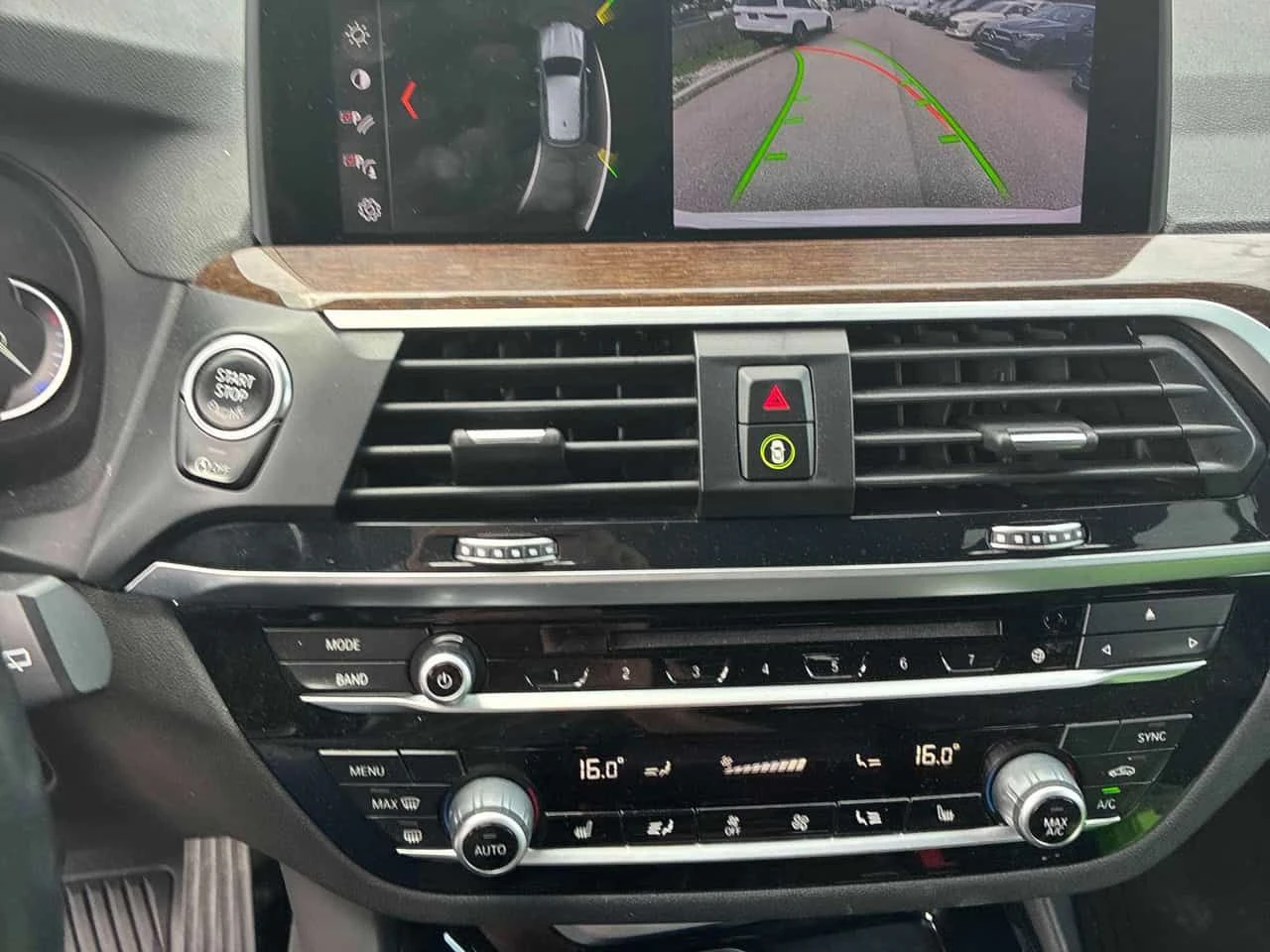 BMW X3 xDrive30i/CARFAX/ПОДГРЕВ/ПАНОРАМА/КЛИП НА МОТОРА, снимка 9 - Автомобили и джипове - 55213571