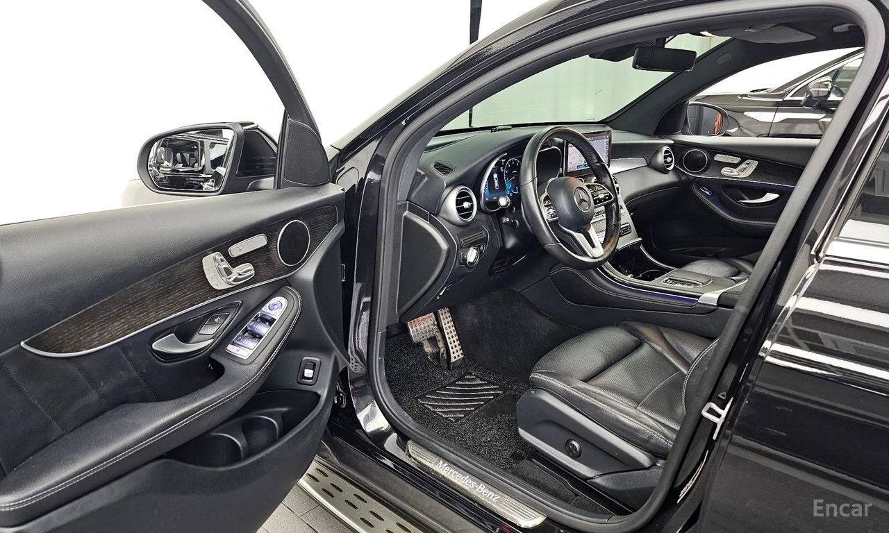 Mercedes-Benz GLC 300 COUPE* AMG* LINE* ХЕДЪП* LANE* ASSIST* 360КАМЕРА* , снимка 5 - Автомобили и джипове - 55310885