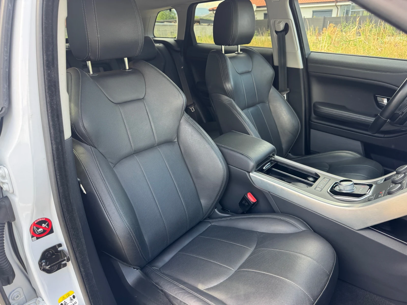 Land Rover Range Rover Evoque 2.0D * HSE* 4X4* MERIDIAN* CAMERA* TOP* , снимка 13 - Автомобили и джипове - 55950299