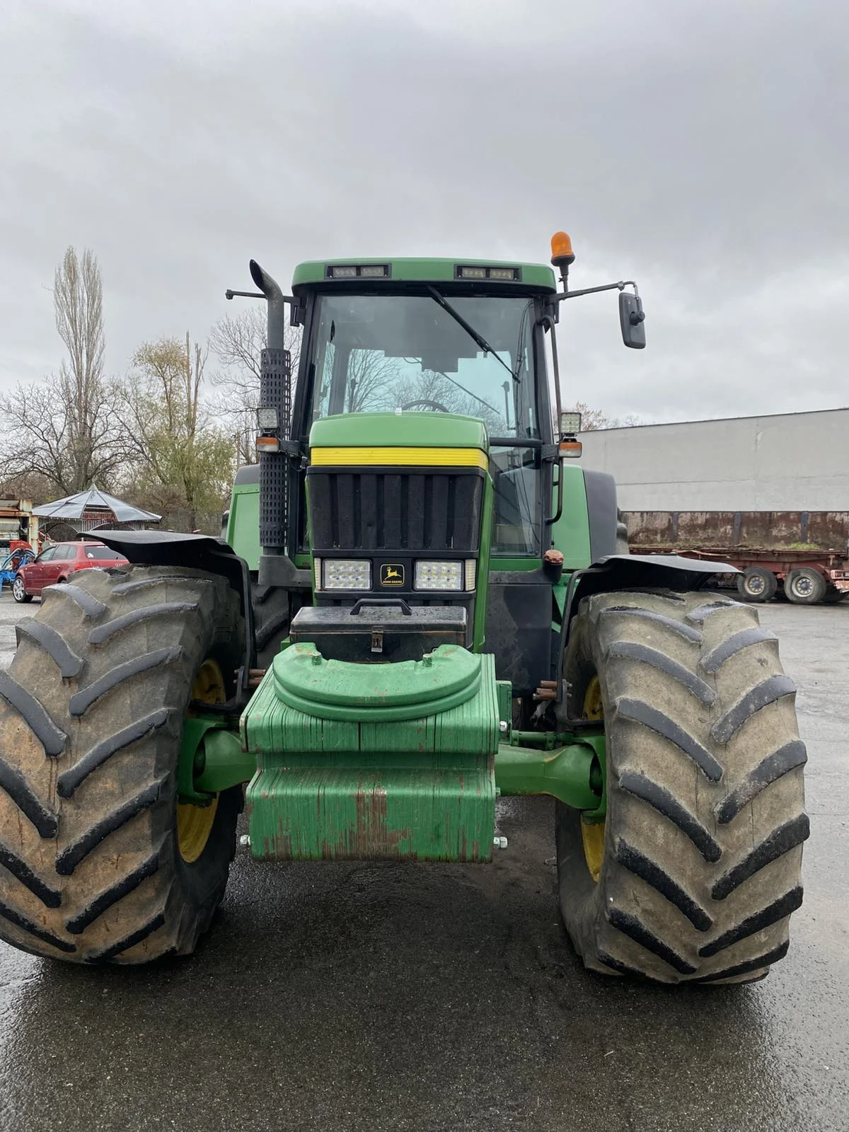 Трактор John Deere 6920