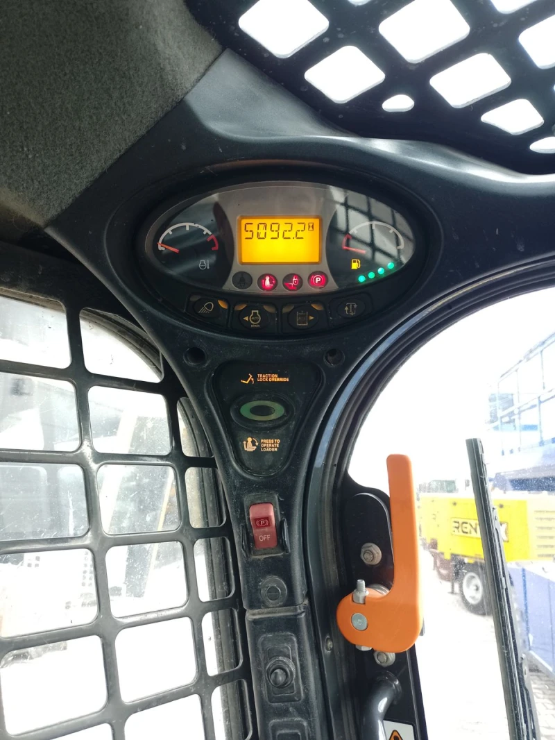 Мини челни товарачи Bobcat T770, снимка 11 - Индустриална техника - 52490304