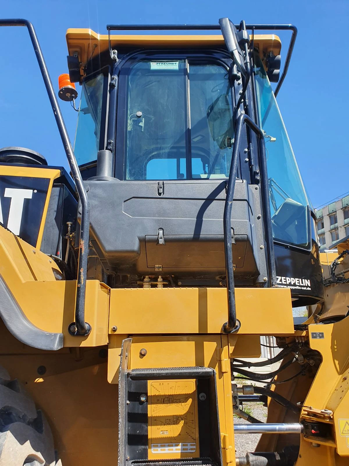 Челен товарач Cat CATERPILLAR 966M - изображение 6