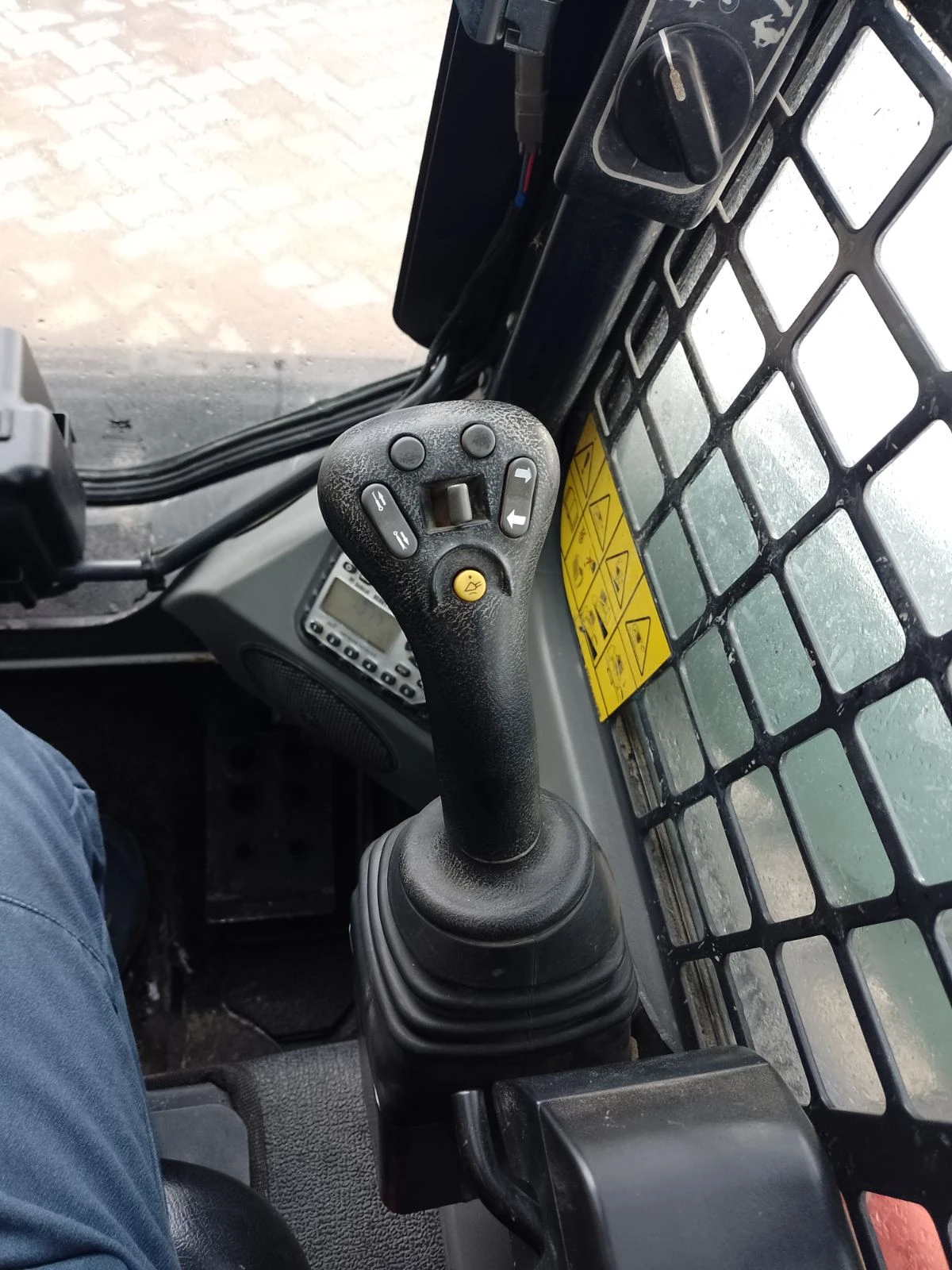 Мини челни товарачи Bobcat T770 - изображение 10