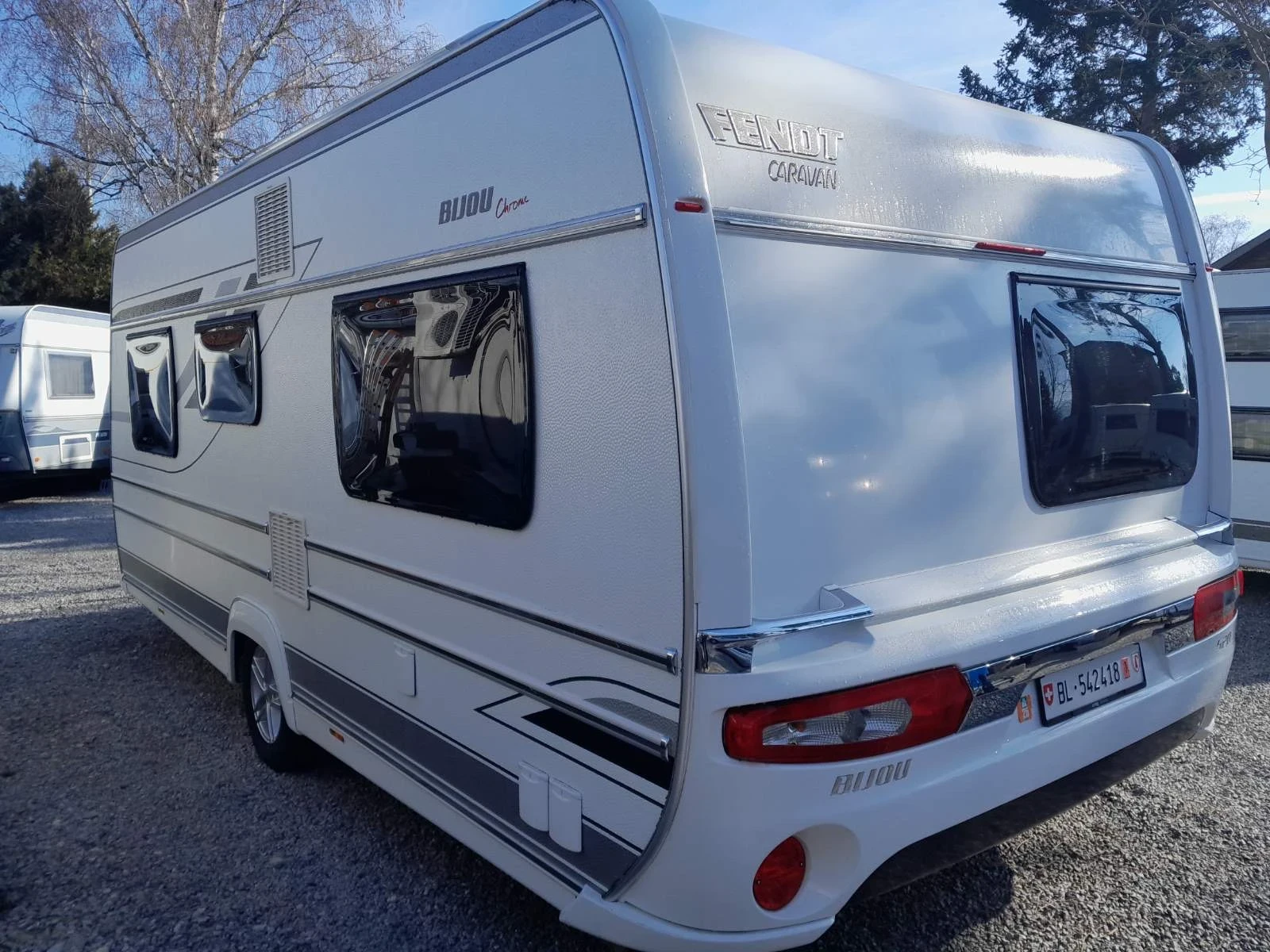 Каравана Fendt Bijou 520, снимка 4 - Каравани и кемпери - 53916593