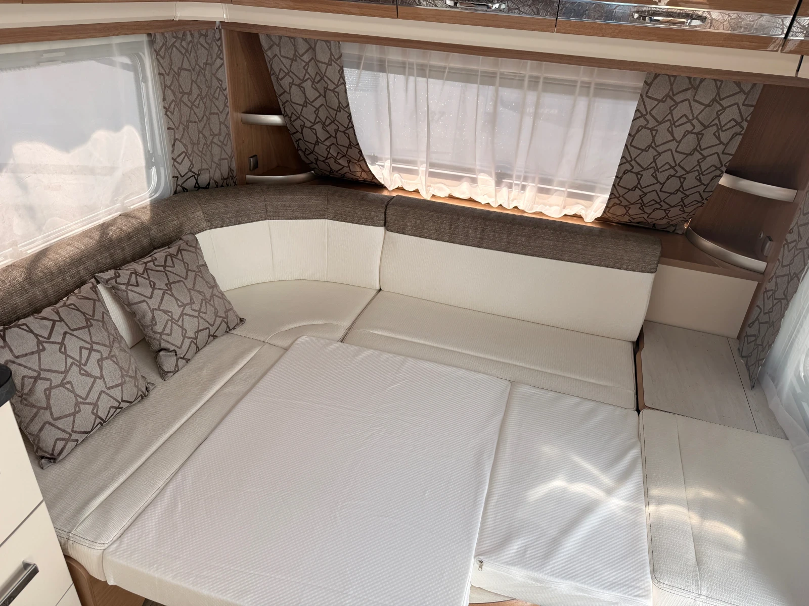 Каравана Fendt Bijou 520, снимка 9 - Каравани и кемпери - 53916593