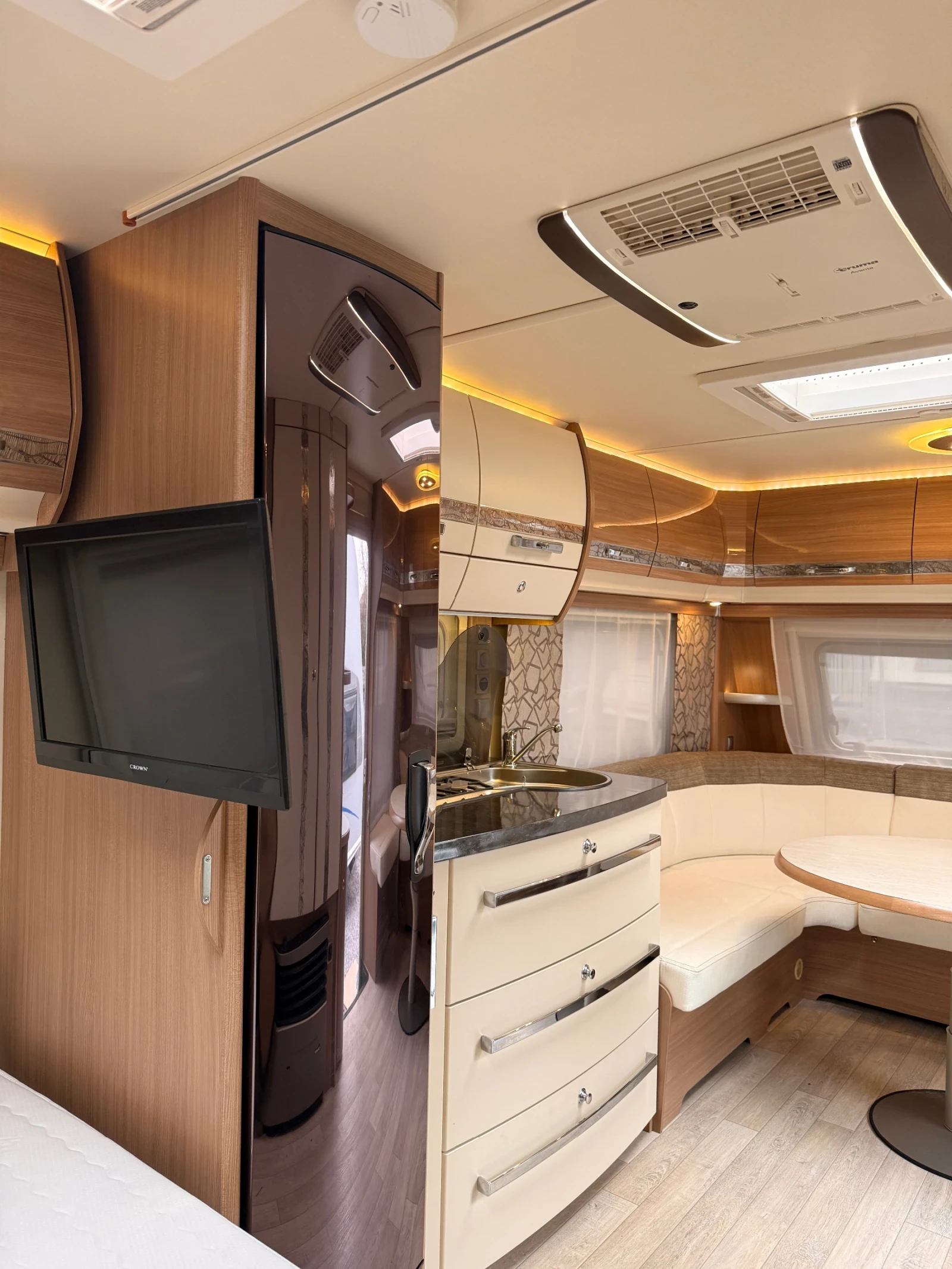 Каравана Fendt Bijou 520, снимка 16 - Каравани и кемпери - 53916593