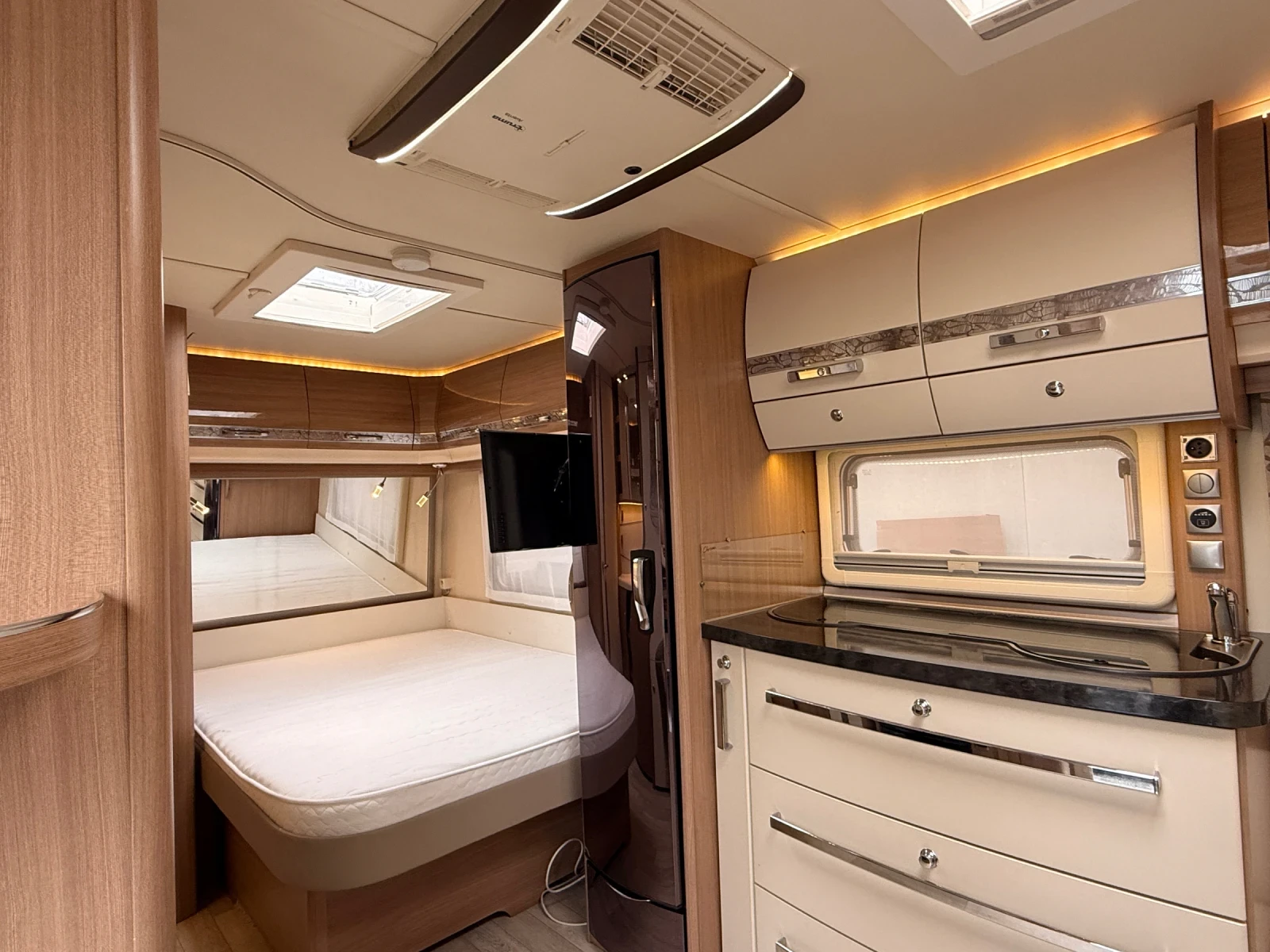 Каравана Fendt Bijou 520, снимка 9 - Каравани и кемпери - 53916593