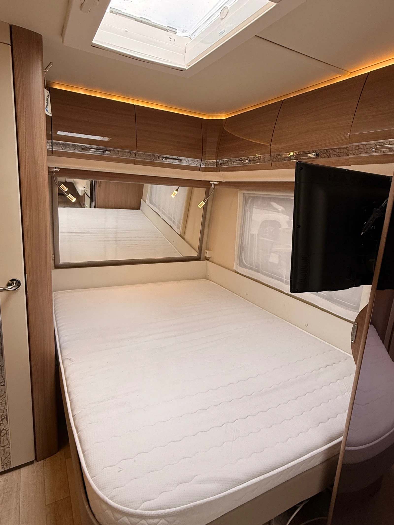 Каравана Fendt Bijou 520, снимка 12 - Каравани и кемпери - 53916593