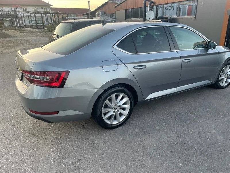 Skoda Superb, снимка 3 - Автомобили и джипове - 47422403