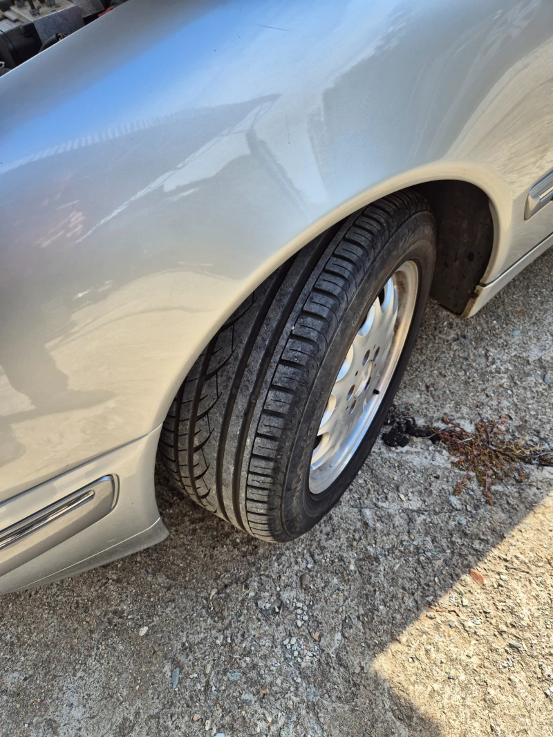 Mercedes-Benz E 200 Компресор , снимка 9 - Автомобили и джипове - 52672825