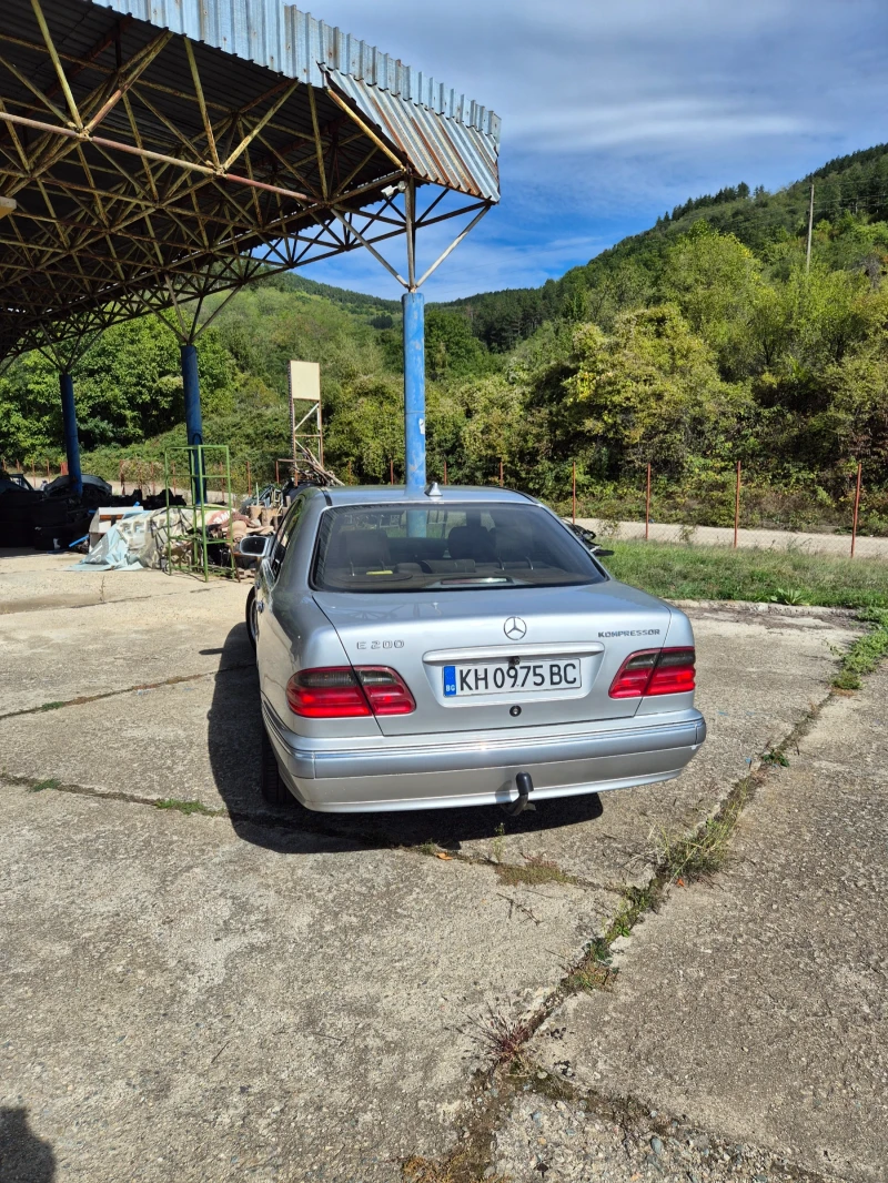 Mercedes-Benz E 200 Компресор , снимка 3 - Автомобили и джипове - 52672825