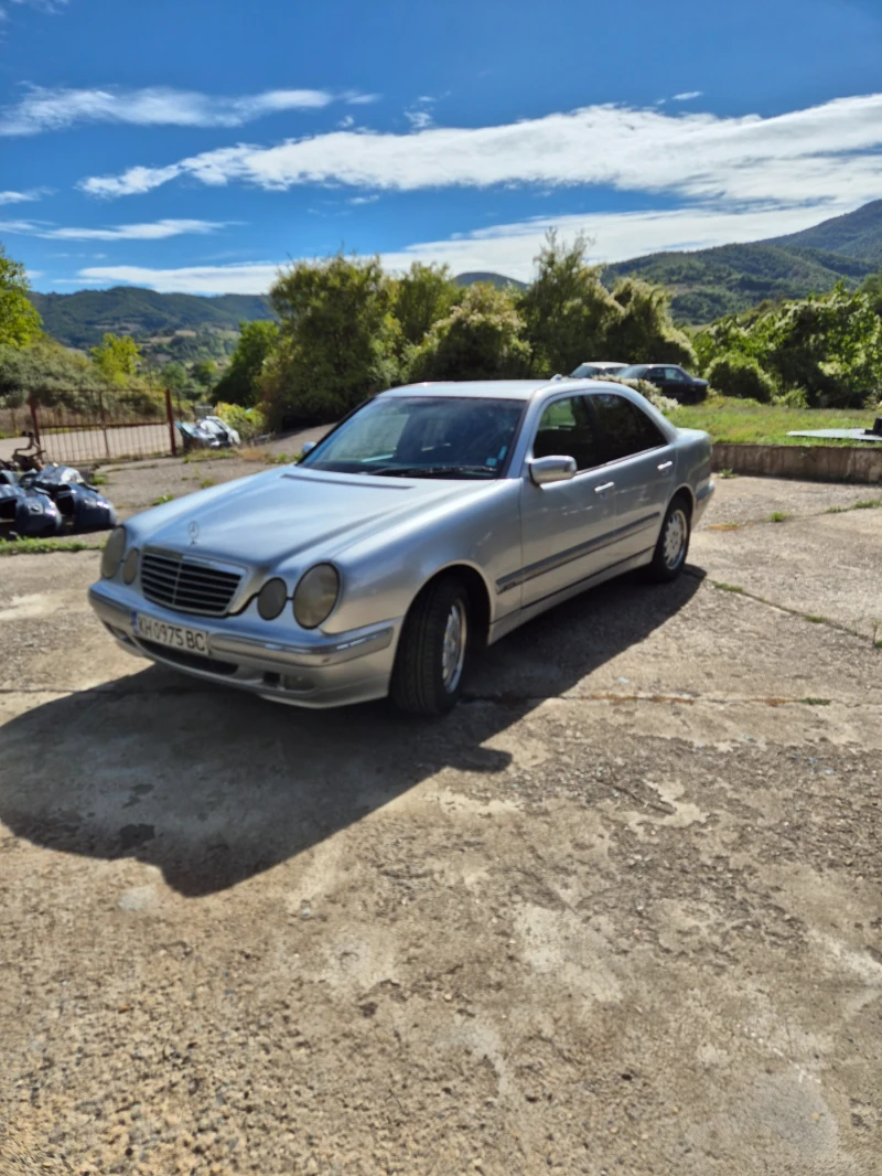 Mercedes-Benz E 200 Компресор , снимка 2 - Автомобили и джипове - 52672825