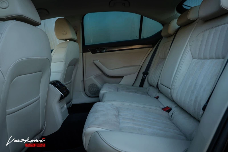 Skoda Superb 2.0 TDI, снимка 14 - Автомобили и джипове - 52231384