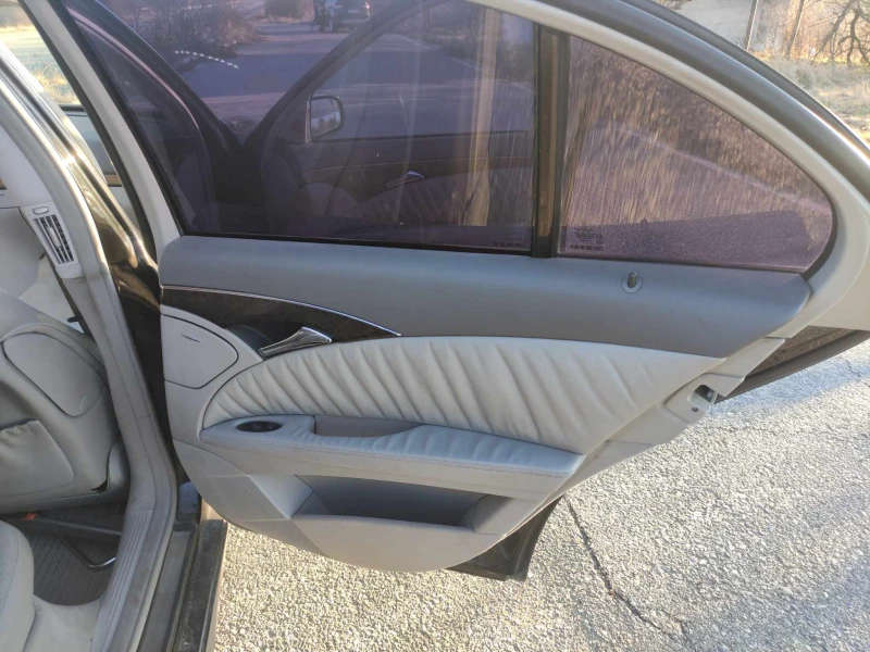 Mercedes-Benz E 320, снимка 8 - Автомобили и джипове - 52951890