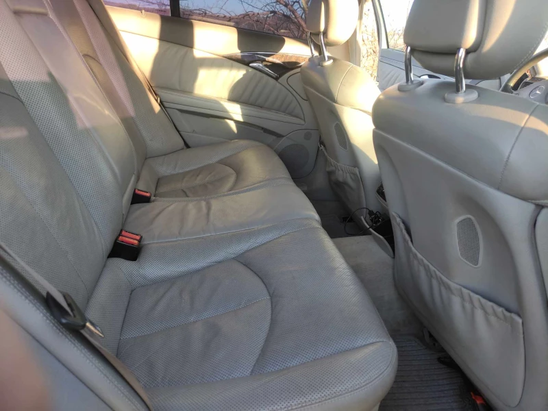 Mercedes-Benz E 320, снимка 5 - Автомобили и джипове - 52951890