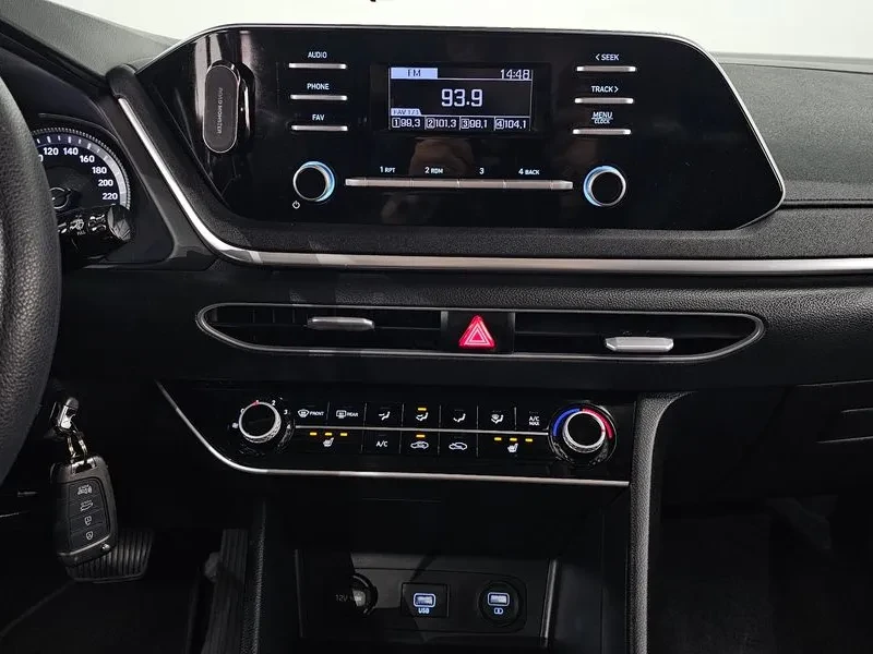 Hyundai Sonata 2.0 Smart, снимка 14 - Автомобили и джипове - 53372633