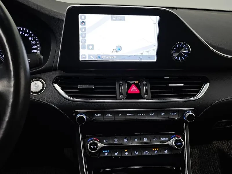 Hyundai Grandeur 2.4 PREMIUM, снимка 17 - Автомобили и джипове - 55717509