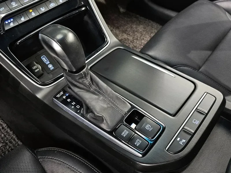 Hyundai Grandeur 2.4 PREMIUM, снимка 9 - Автомобили и джипове - 55717509