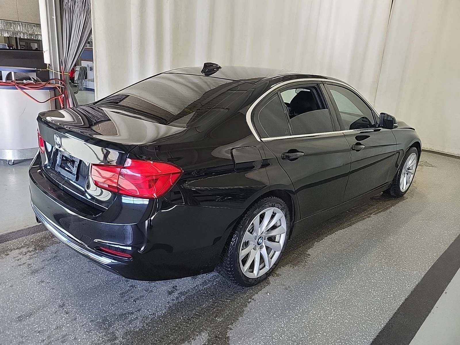 BMW 330 I xDrive* ЦЕНА ДО БЪЛГАРИЯ* (CARFAX) - изображение 6