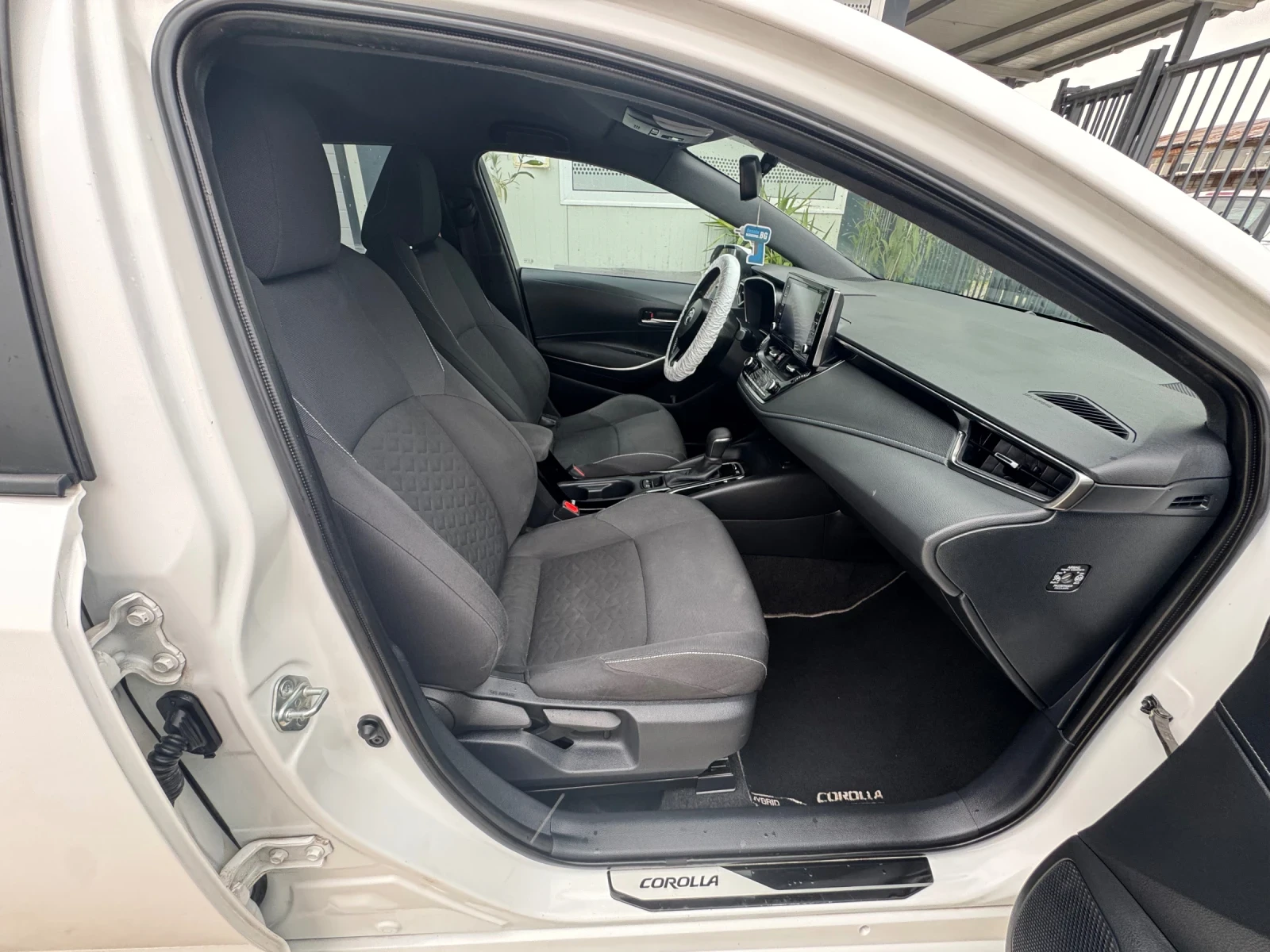 Toyota Corolla 1.8 Hybrid  - изображение 10