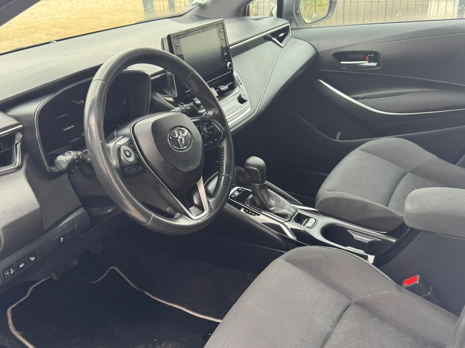 Toyota Corolla 1.8 Hybrid  - изображение 8