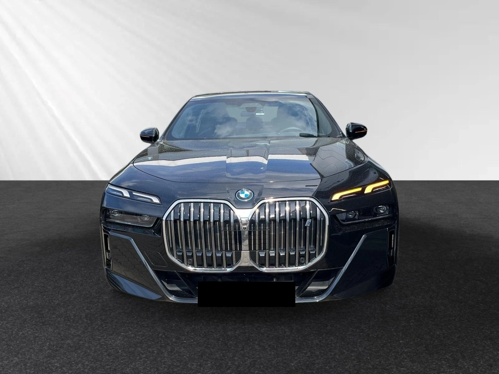 BMW i7 eDrive50/M-SPORT/HEAD UP/PANO/B&W/360/ICONIC GLOW/ - изображение 2