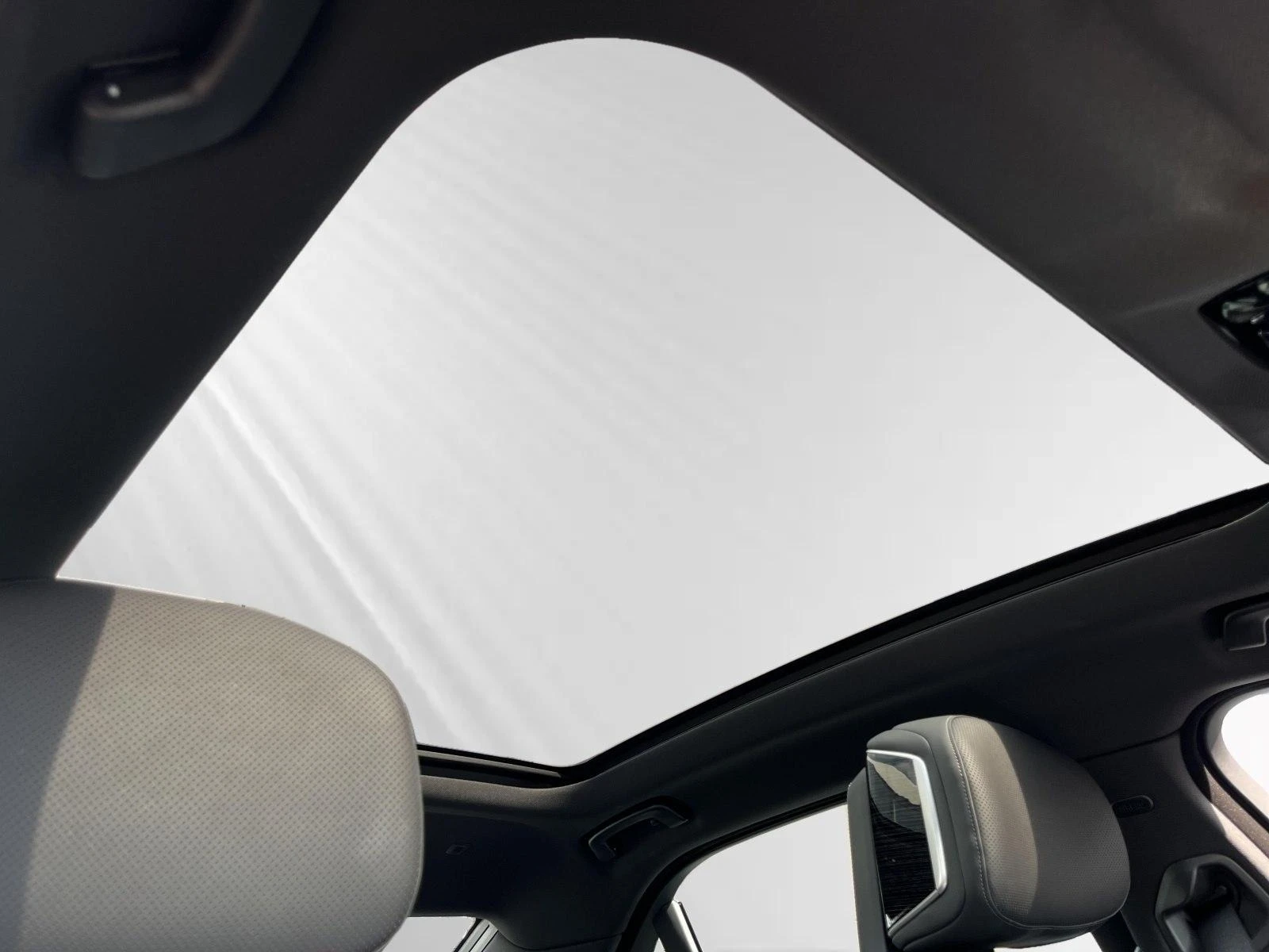 BMW i7 eDrive50/M-SPORT/HEAD UP/PANO/B&W/360/ICONIC GLOW/ | Mobile.bg   13