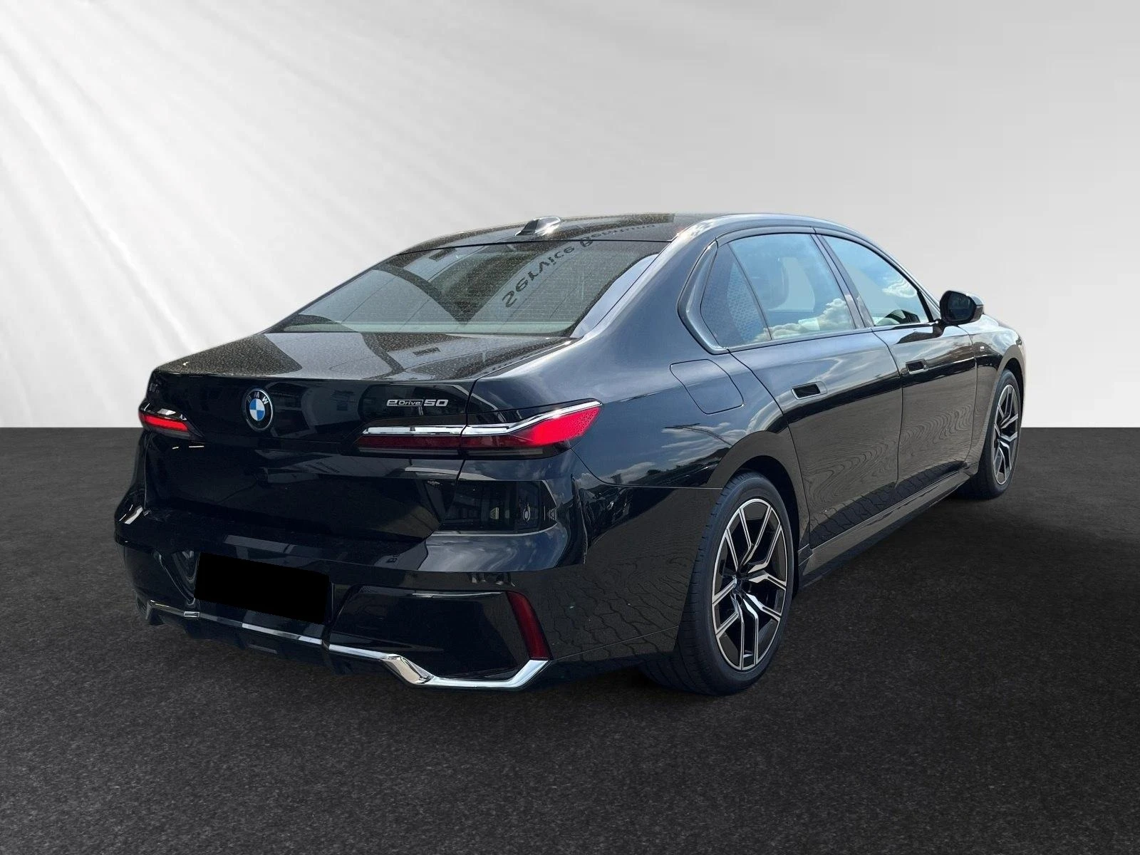 BMW i7 eDrive50/M-SPORT/HEAD UP/PANO/B&W/360/ICONIC GLOW/ - изображение 4