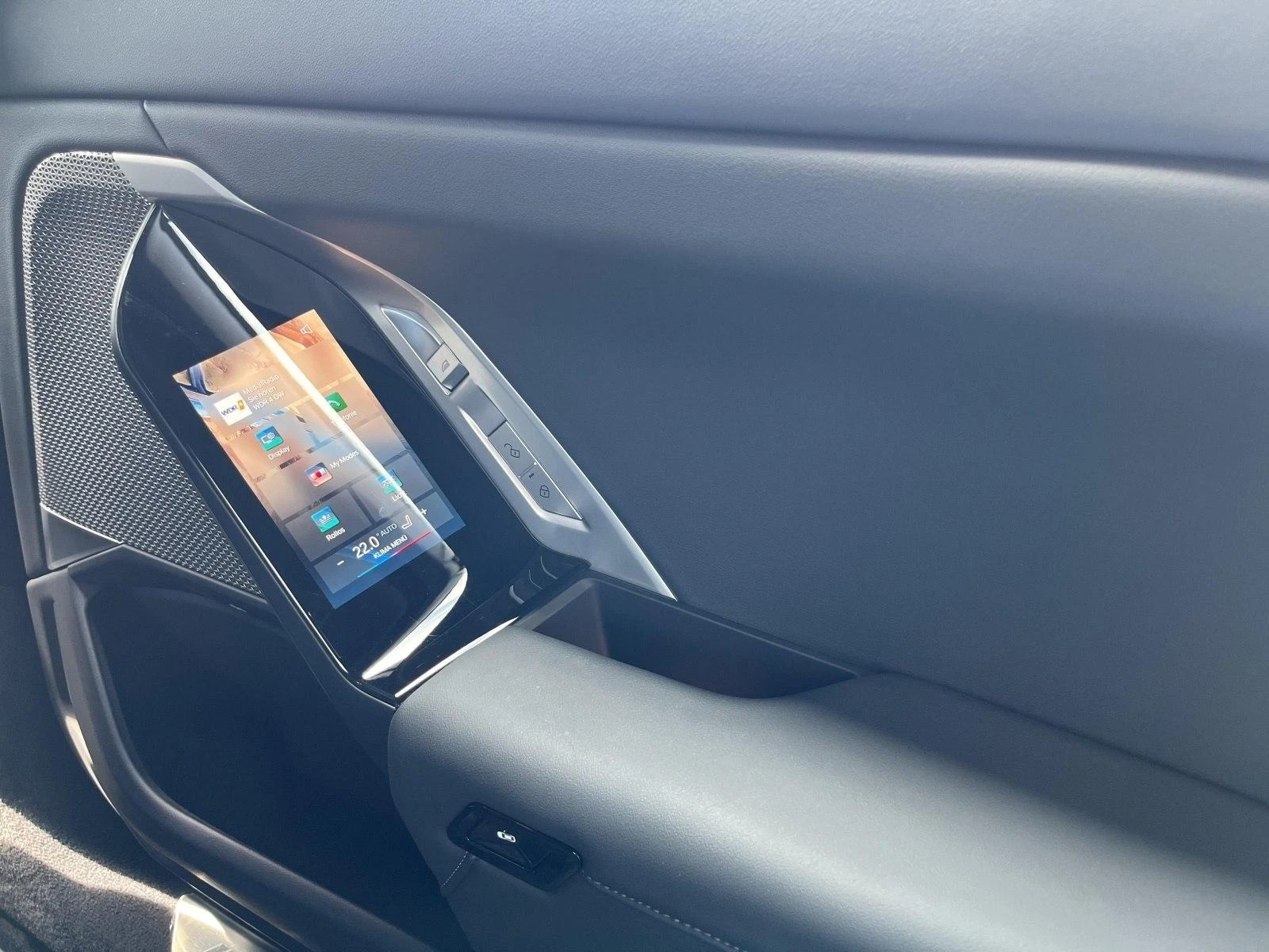 BMW i7 eDrive50/M-SPORT/HEAD UP/PANO/B&W/360/ICONIC GLOW/ | Mobile.bg   14