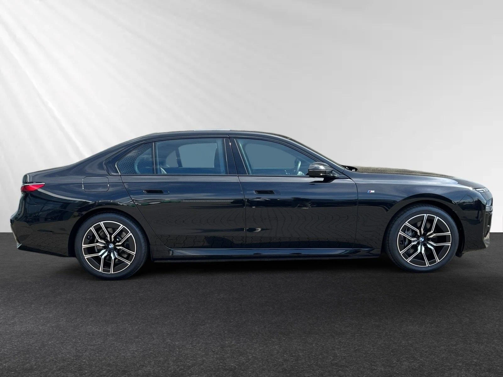 BMW i7 eDrive50/M-SPORT/HEAD UP/PANO/B&W/360/ICONIC GLOW/ - изображение 3