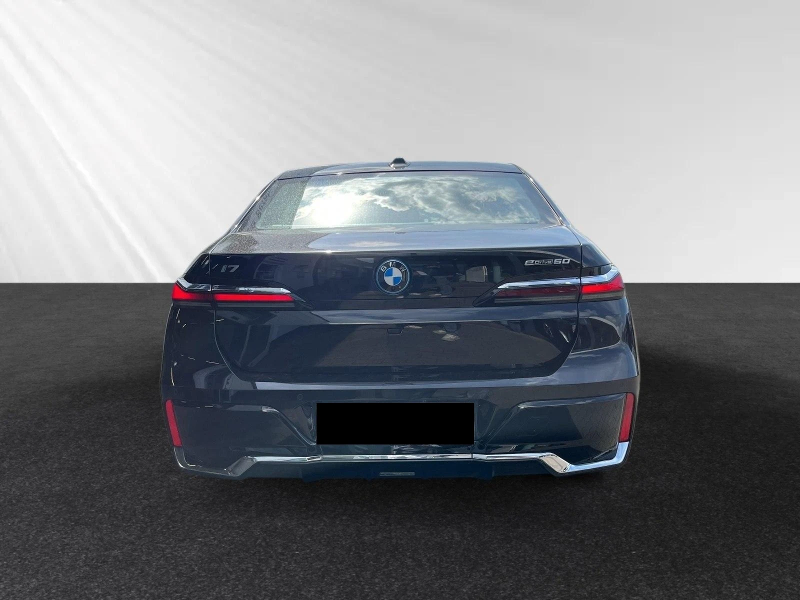 BMW i7 eDrive50/M-SPORT/HEAD UP/PANO/B&W/360/ICONIC GLOW/ - изображение 5