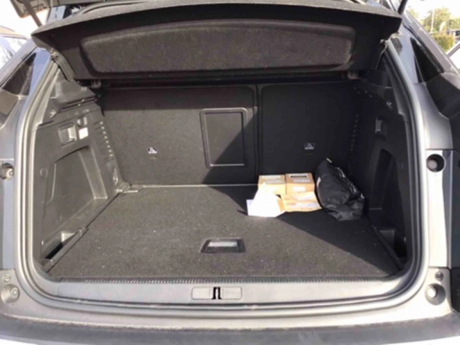 Peugeot 3008 1.5 Allure Pack, снимка 9 - Автомобили и джипове - 54042809