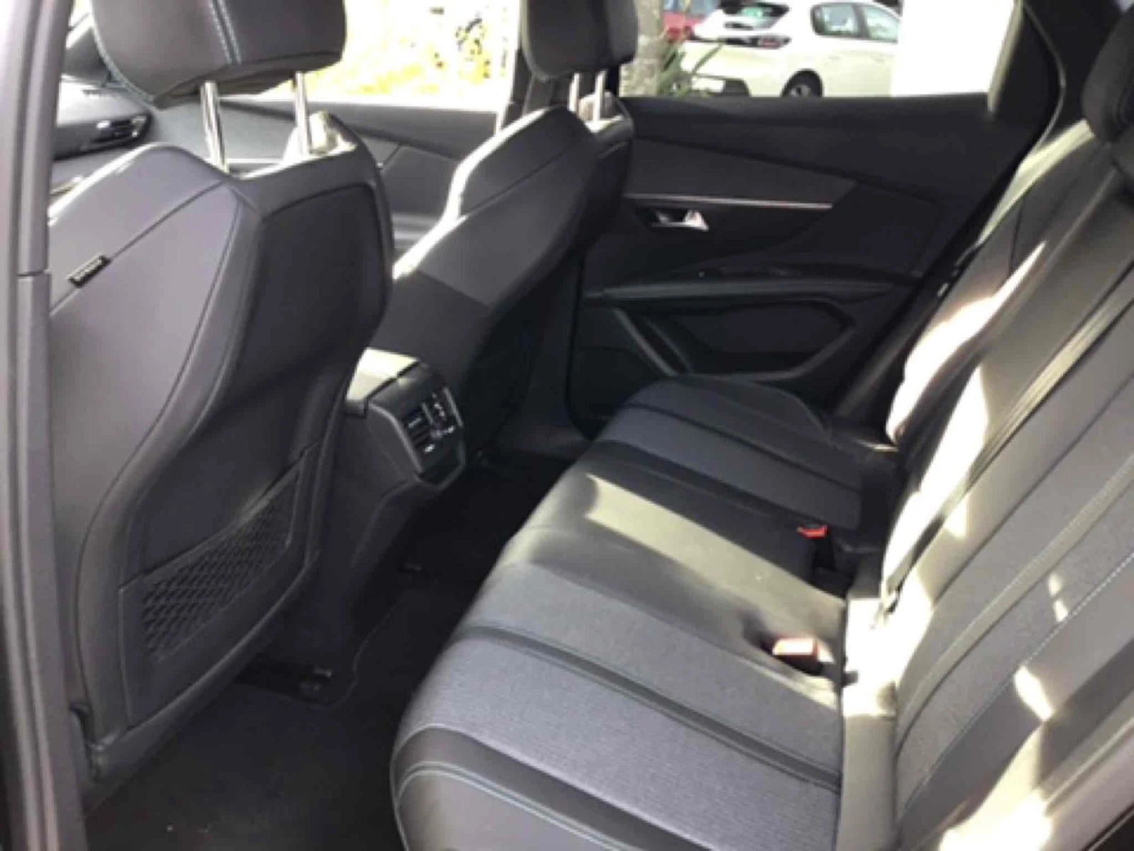 Peugeot 3008 1.5 Allure Pack, снимка 11 - Автомобили и джипове - 54042809