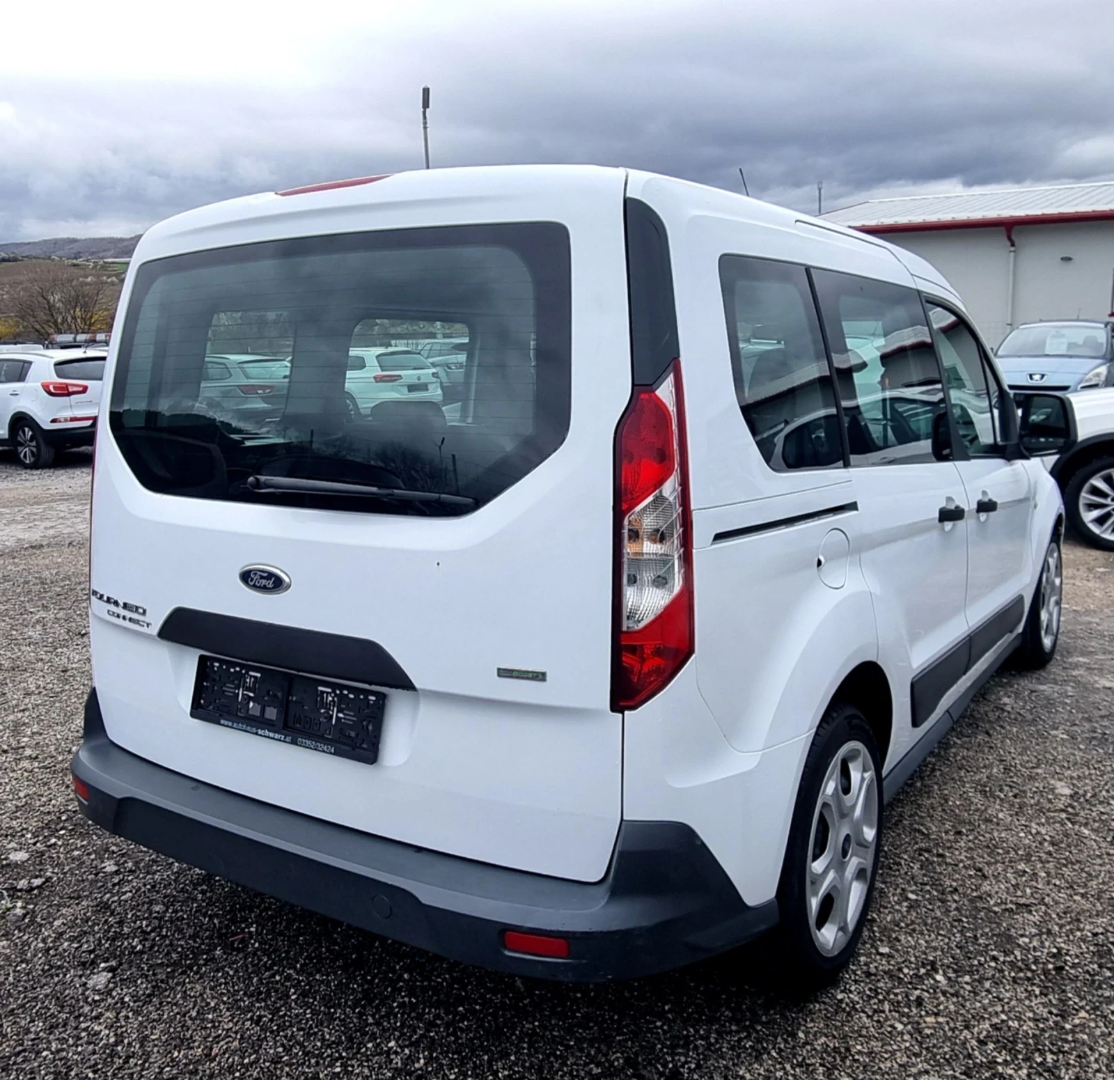Ford Tourneo Connect 1.0i 115k.c., снимка 4 - Автомобили и джипове - 54068474