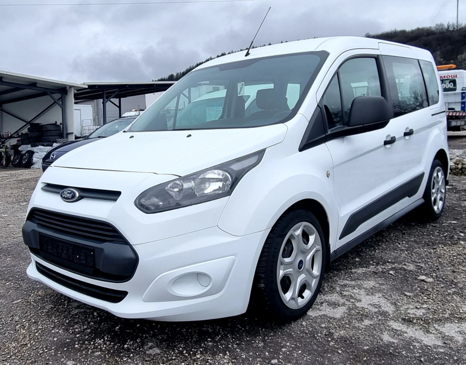 Ford Tourneo Connect 1.0i 115k.c., снимка 3 - Автомобили и джипове - 54068474