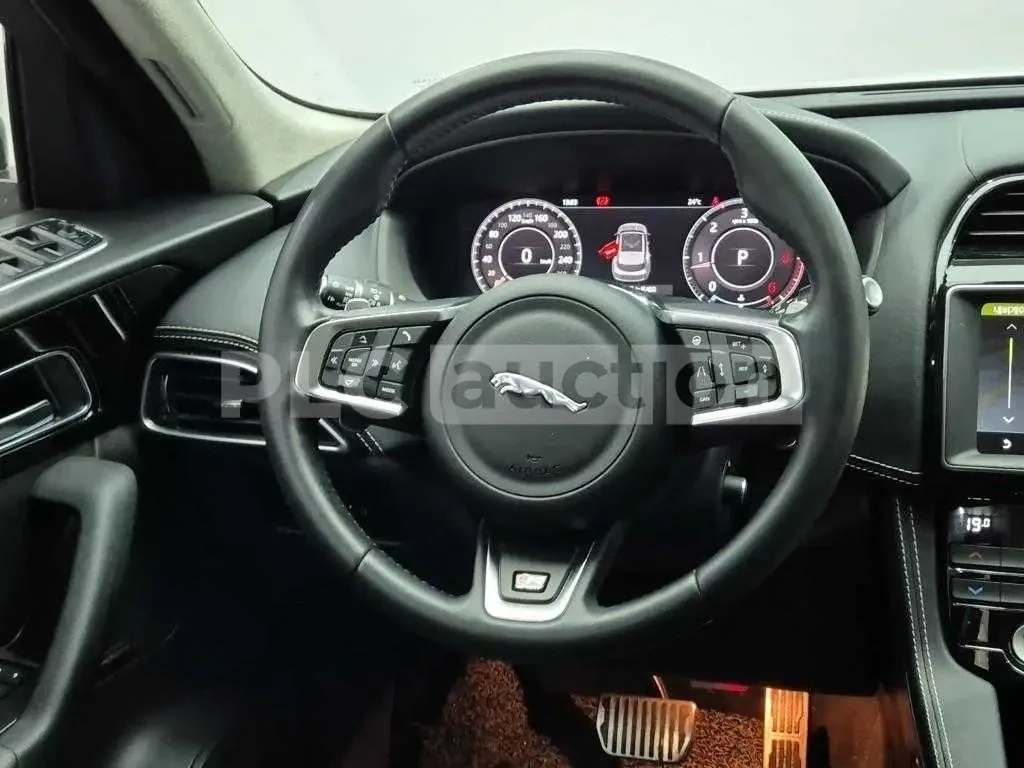 Jaguar E-pace ПОДГРЕВИ * KEYLESS * ФИКСИРАНА ЦЕНА ДО БЪЛГАРИЯ , снимка 9 - Автомобили и джипове - 55033861