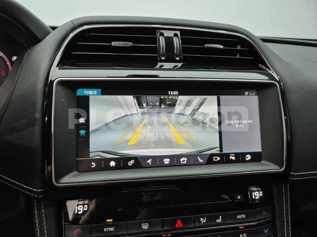 Jaguar E-pace ПОДГРЕВИ * KEYLESS * ФИКСИРАНА ЦЕНА ДО БЪЛГАРИЯ , снимка 15 - Автомобили и джипове - 55033861