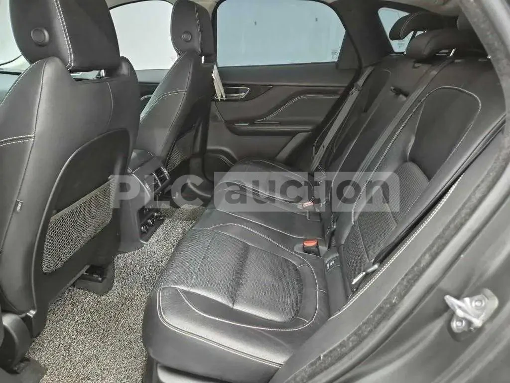 Jaguar E-pace ПОДГРЕВИ * KEYLESS * ФИКСИРАНА ЦЕНА ДО БЪЛГАРИЯ , снимка 12 - Автомобили и джипове - 55033861