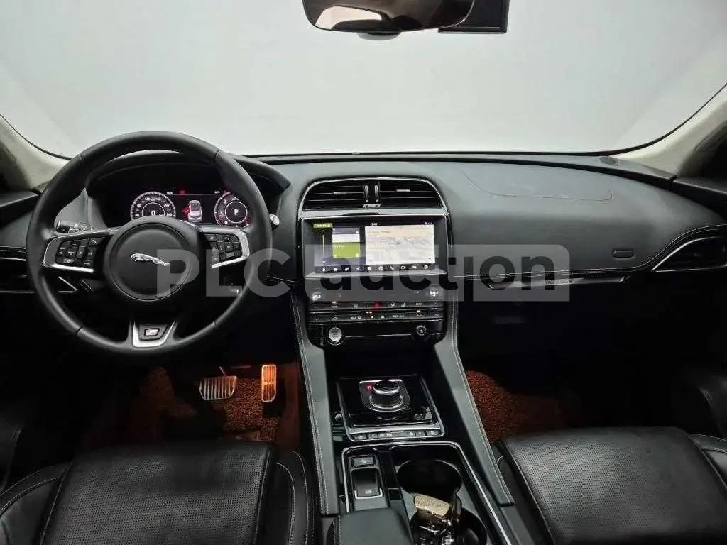 Jaguar E-pace ПОДГРЕВИ * KEYLESS * ФИКСИРАНА ЦЕНА ДО БЪЛГАРИЯ , снимка 7 - Автомобили и джипове - 55033861