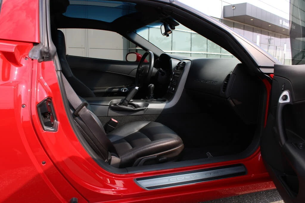 Chevrolet Corvette 6.0* V8* RWD* MANUAL* КОЖА* ПОДГРЕВ* , снимка 15 - Автомобили и джипове - 55541543