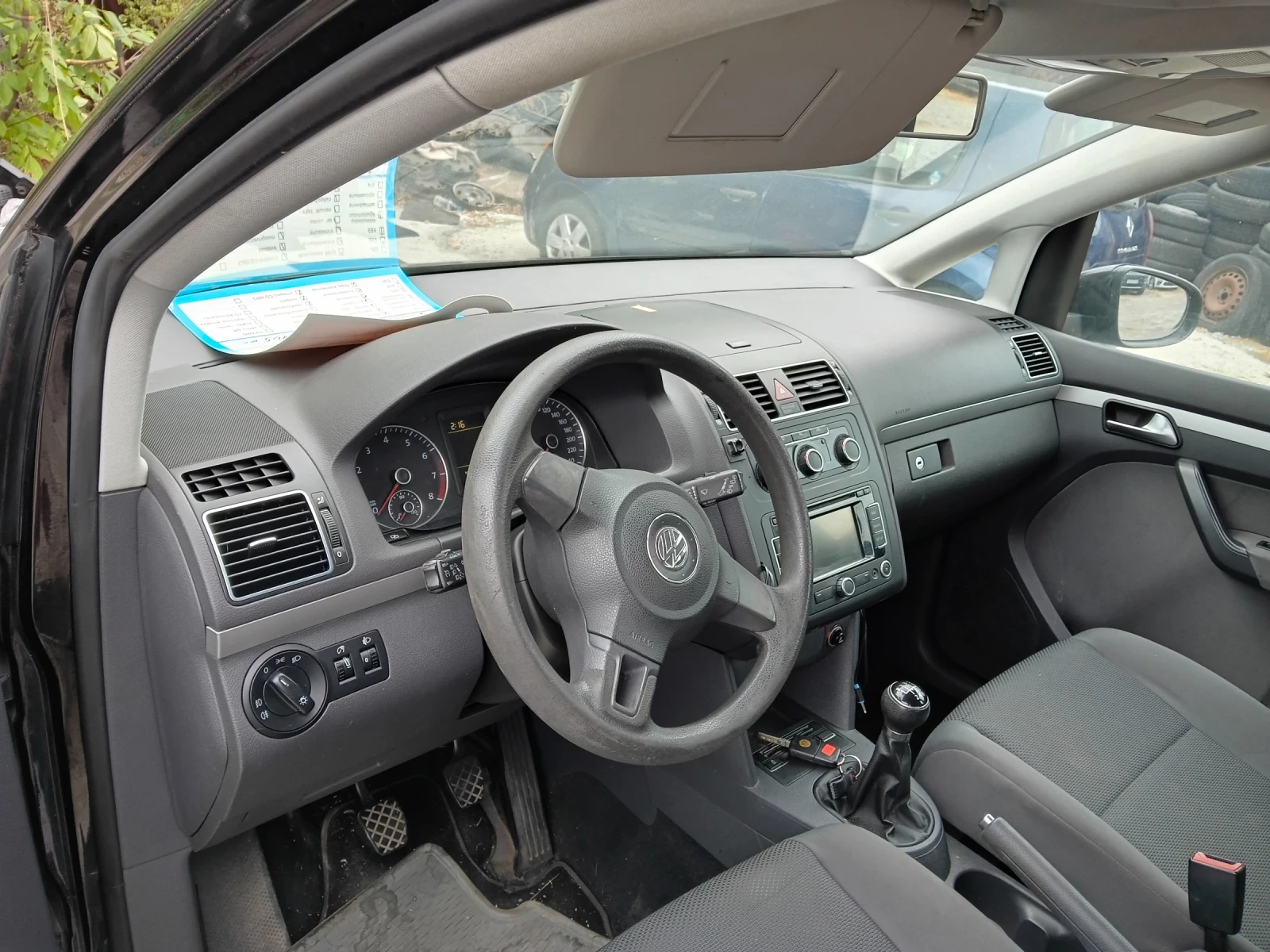 VW Touran 1.4 i 6 ck., снимка 8 - Автомобили и джипове - 55695789