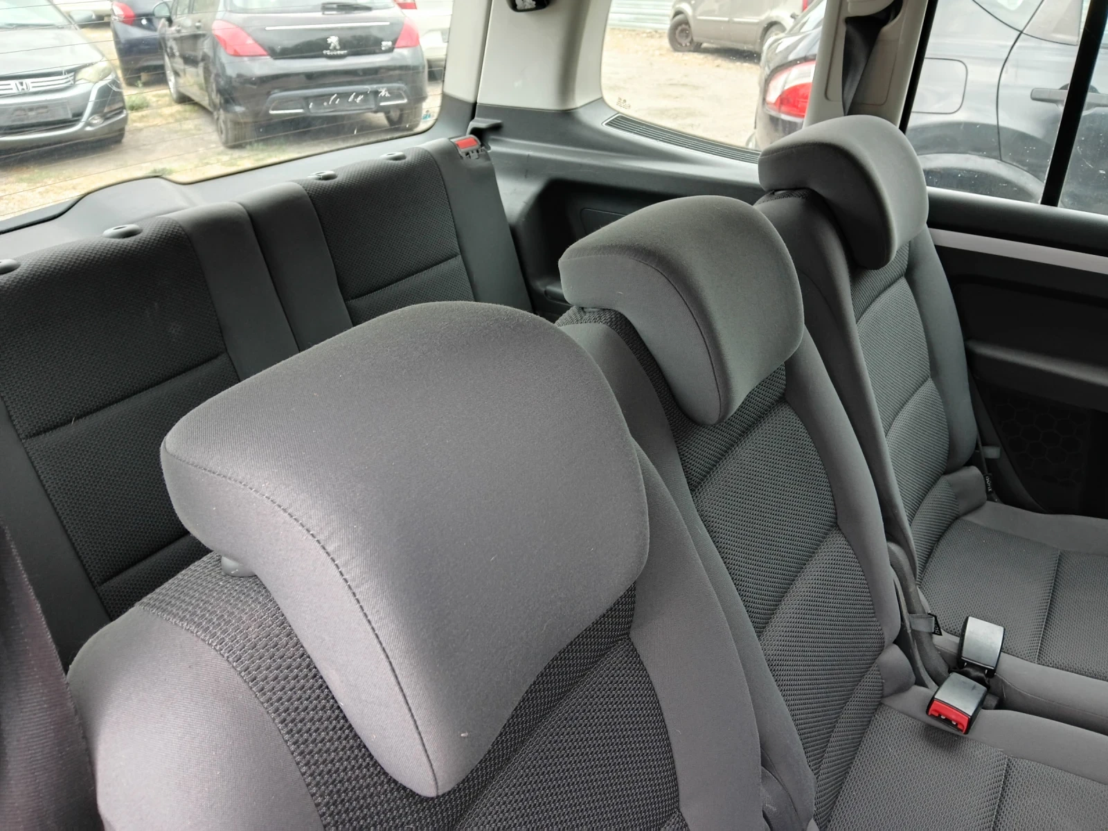 VW Touran 1.4 i 6 ck., снимка 6 - Автомобили и джипове - 55695789