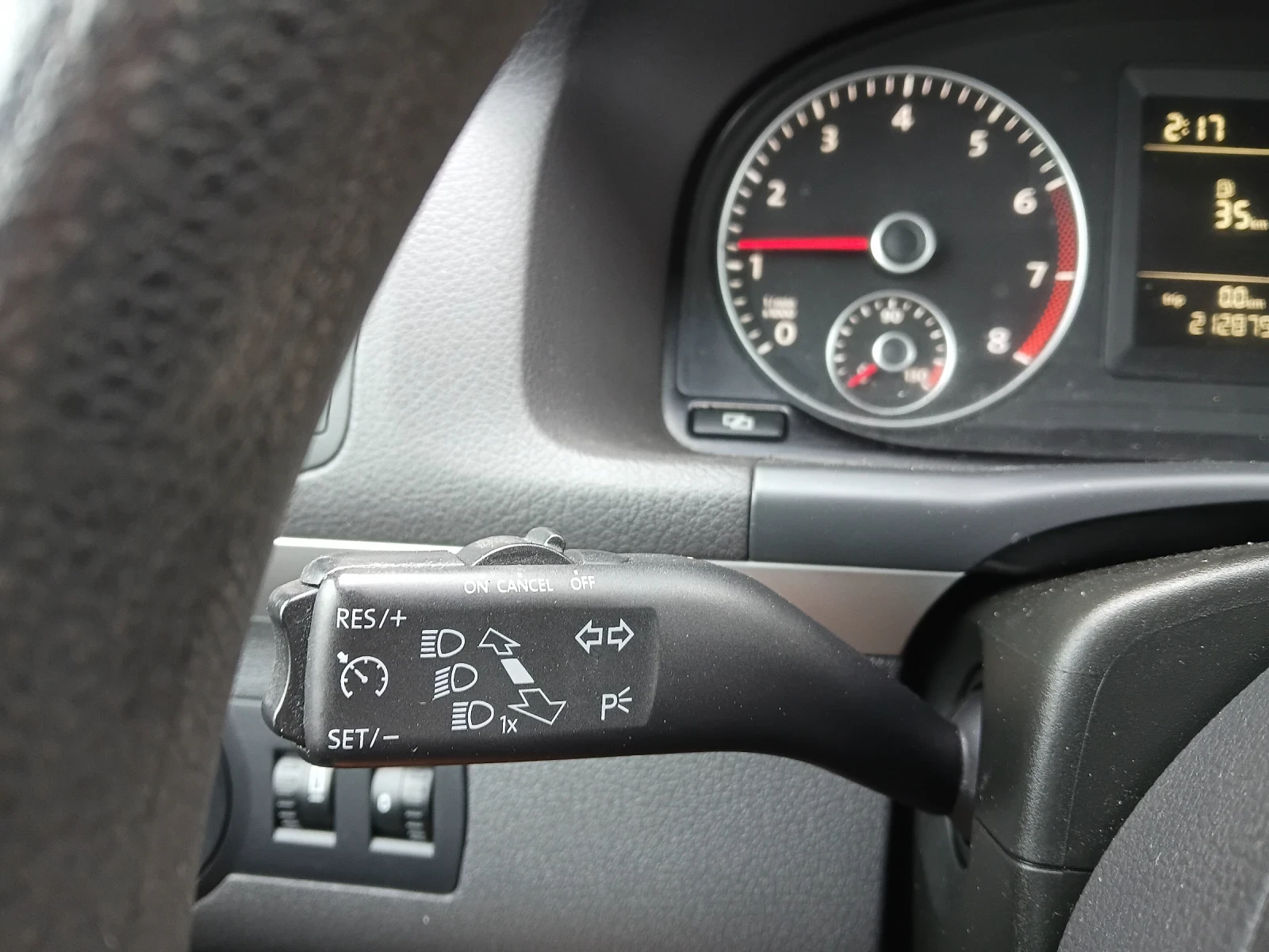 VW Touran 1.4 i 6 ck., снимка 13 - Автомобили и джипове - 55695789