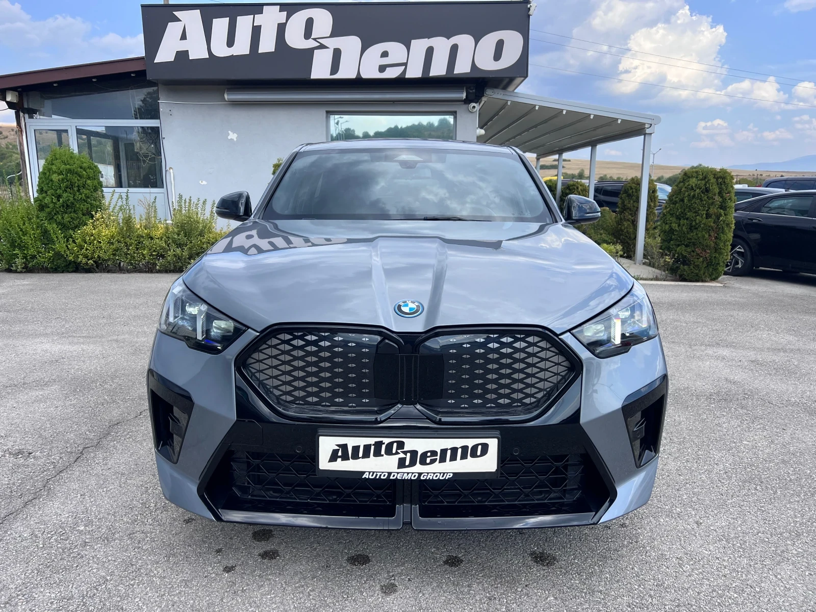 BMW iX2 X-Drive 30 M Sport, снимка 2 - Автомобили и джипове - 55925605