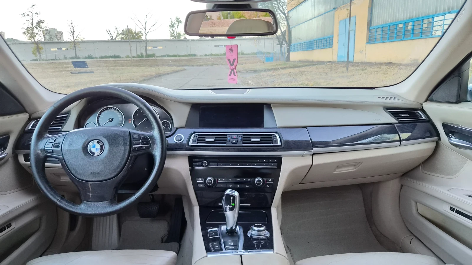 BMW 750 Li INDIVIDUAL* HeadUp* Massage* 3xTV* Camera* FULL | Mobile.bg � ����������� 7